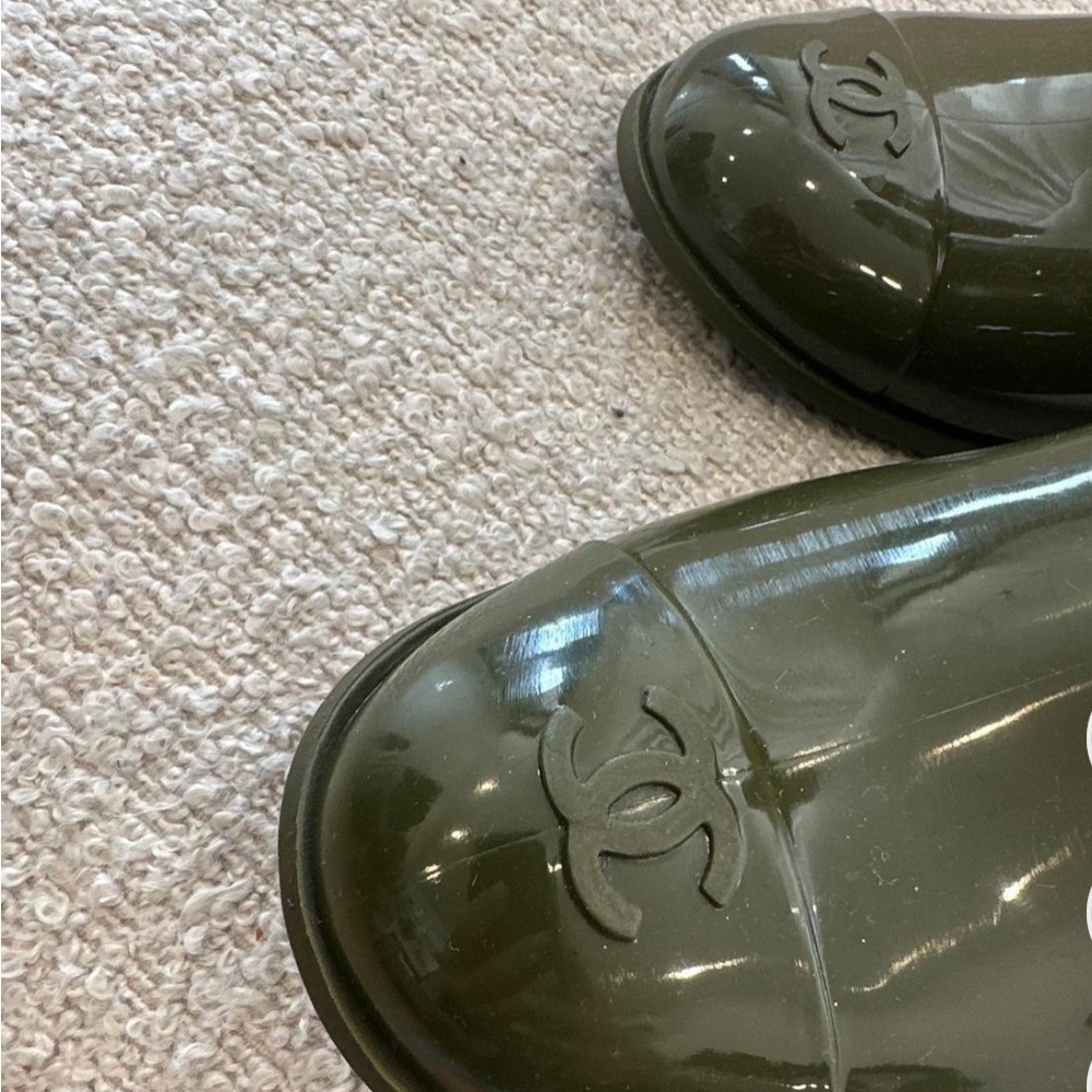 HOST PICK⭐️Authentic Chanel Camellia Flower Rain Boots ❤️ khaki Green 💚 - Picture 10 of 16